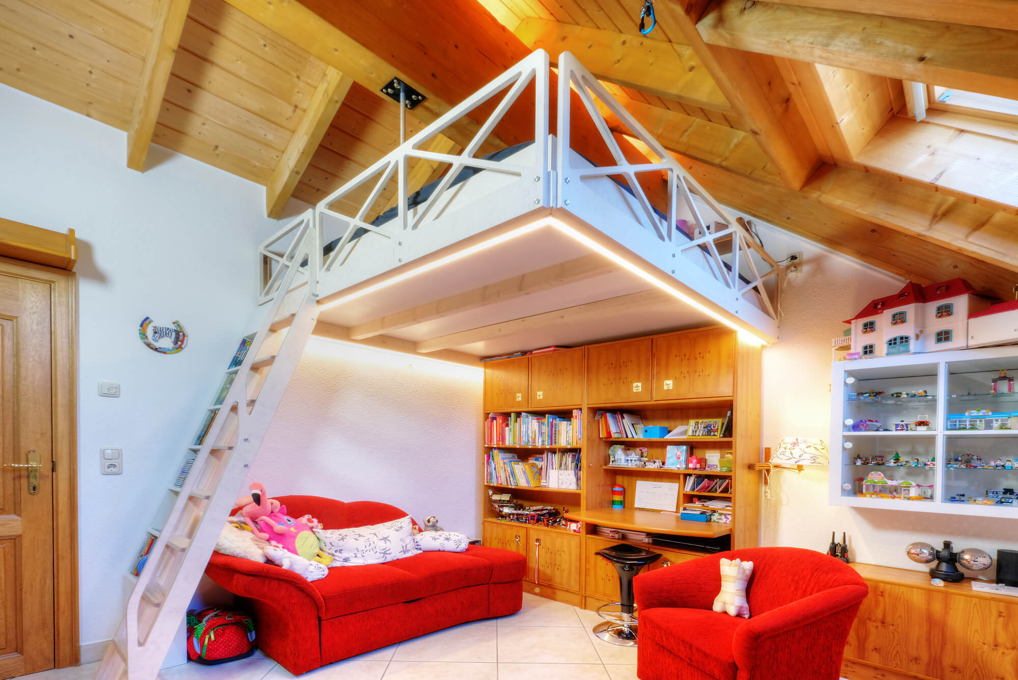 Hochbett mit Beleuchtung