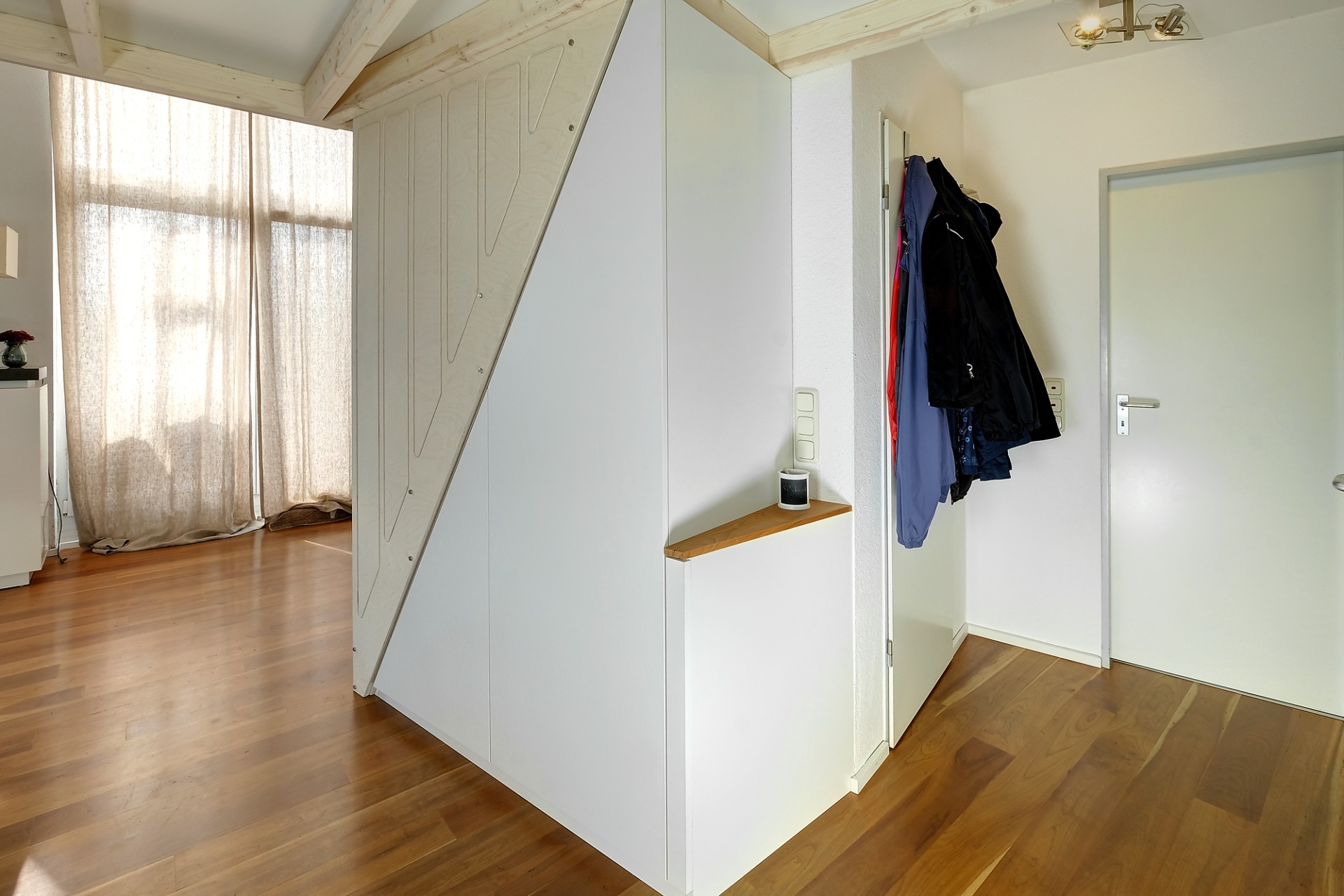 LENAS HOCHETAGE Treppenschrank mit Ablagebord