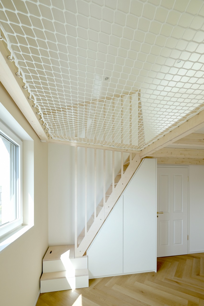Treppen-Unterschrank und Podest mit Klappe